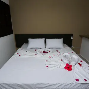 2* Inn Maravelas